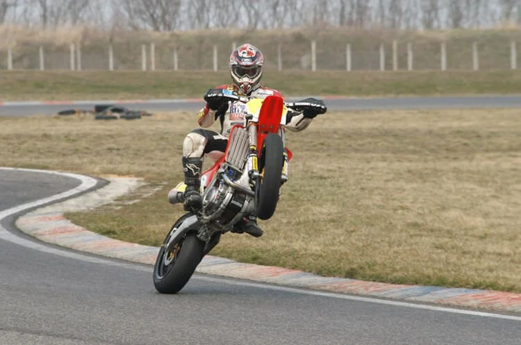 supermoto dirt bike wheelie