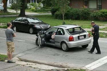 officer pulled over traffic