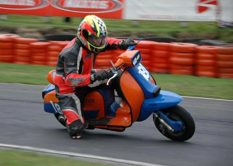 Lambretta moped dragging knee