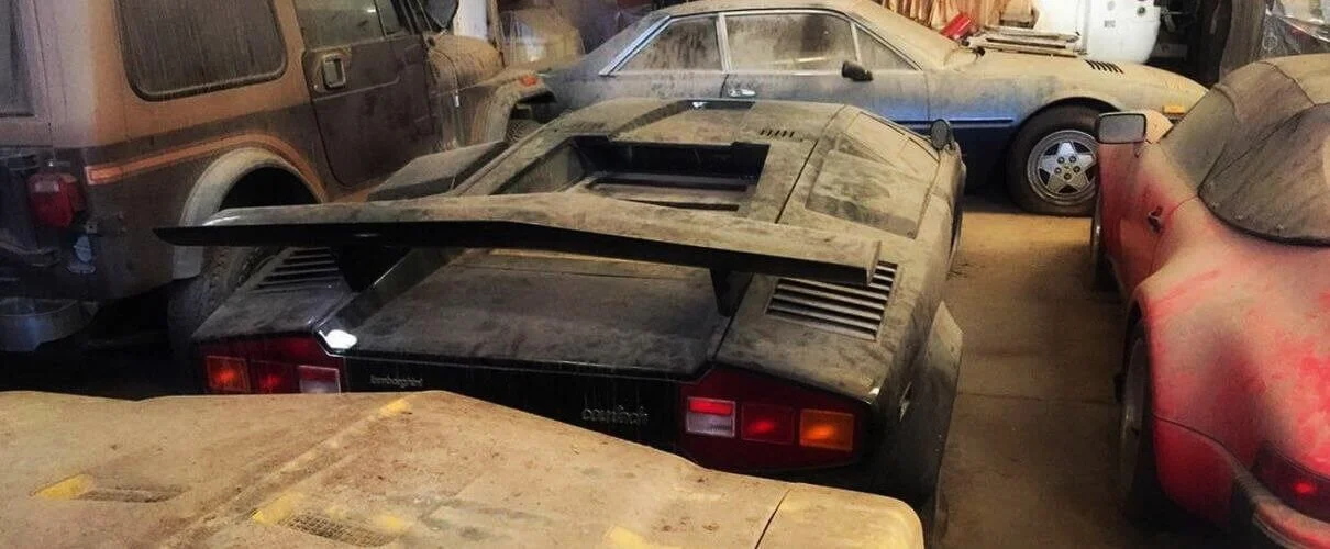 dusty countach