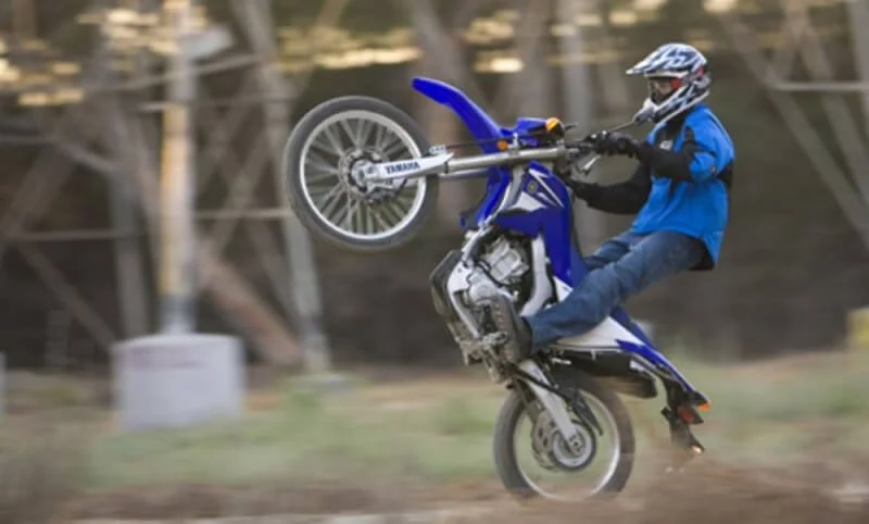 Yamaha WR250R wheelie