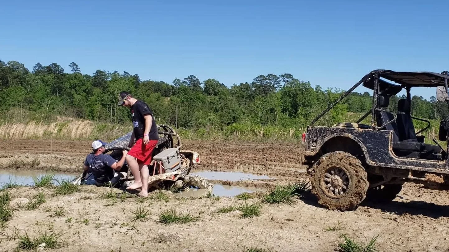 A man loses his Croc beside roxor