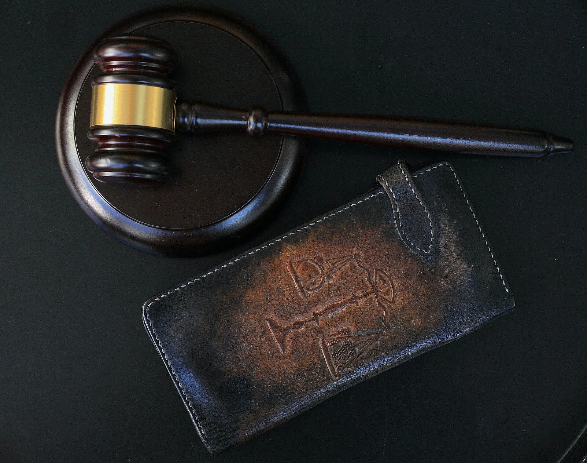 gavel judge court