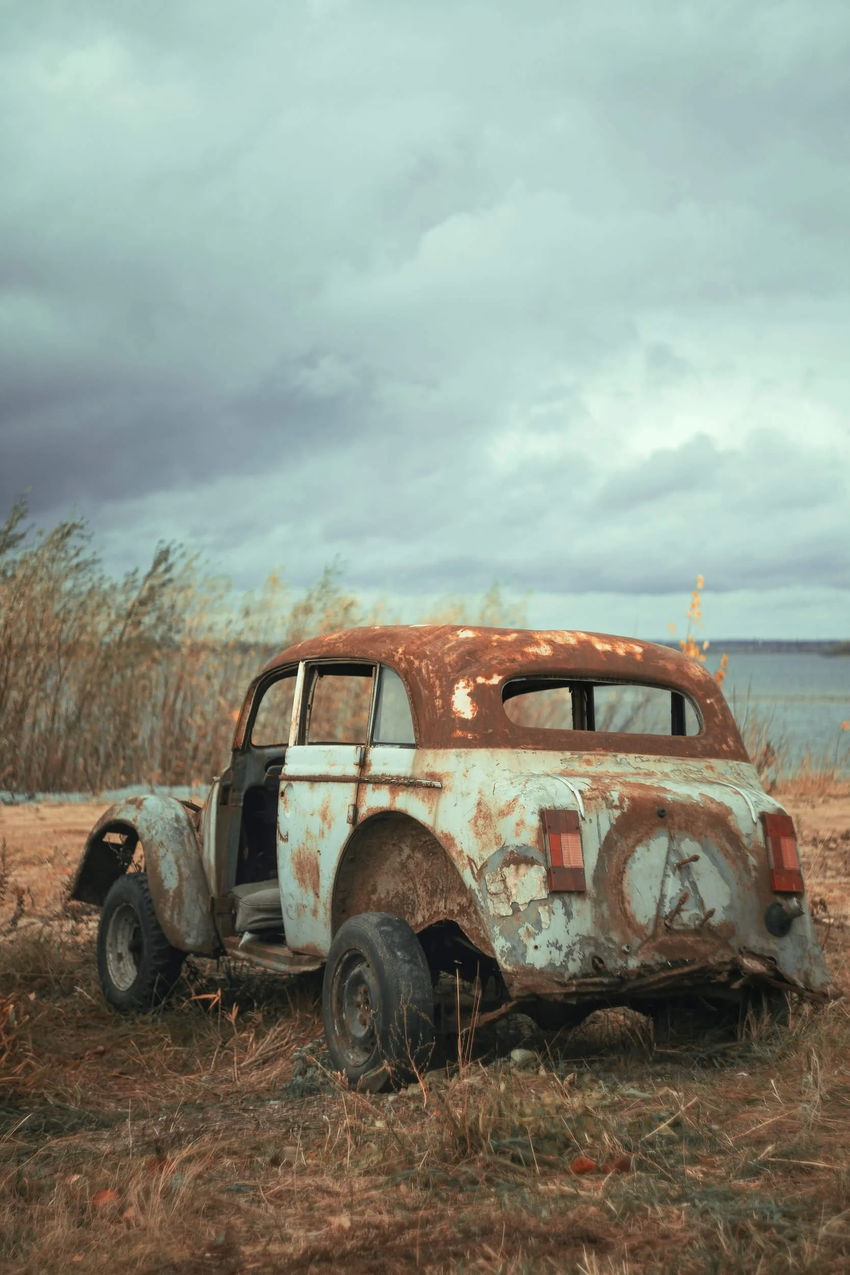 rusty old car