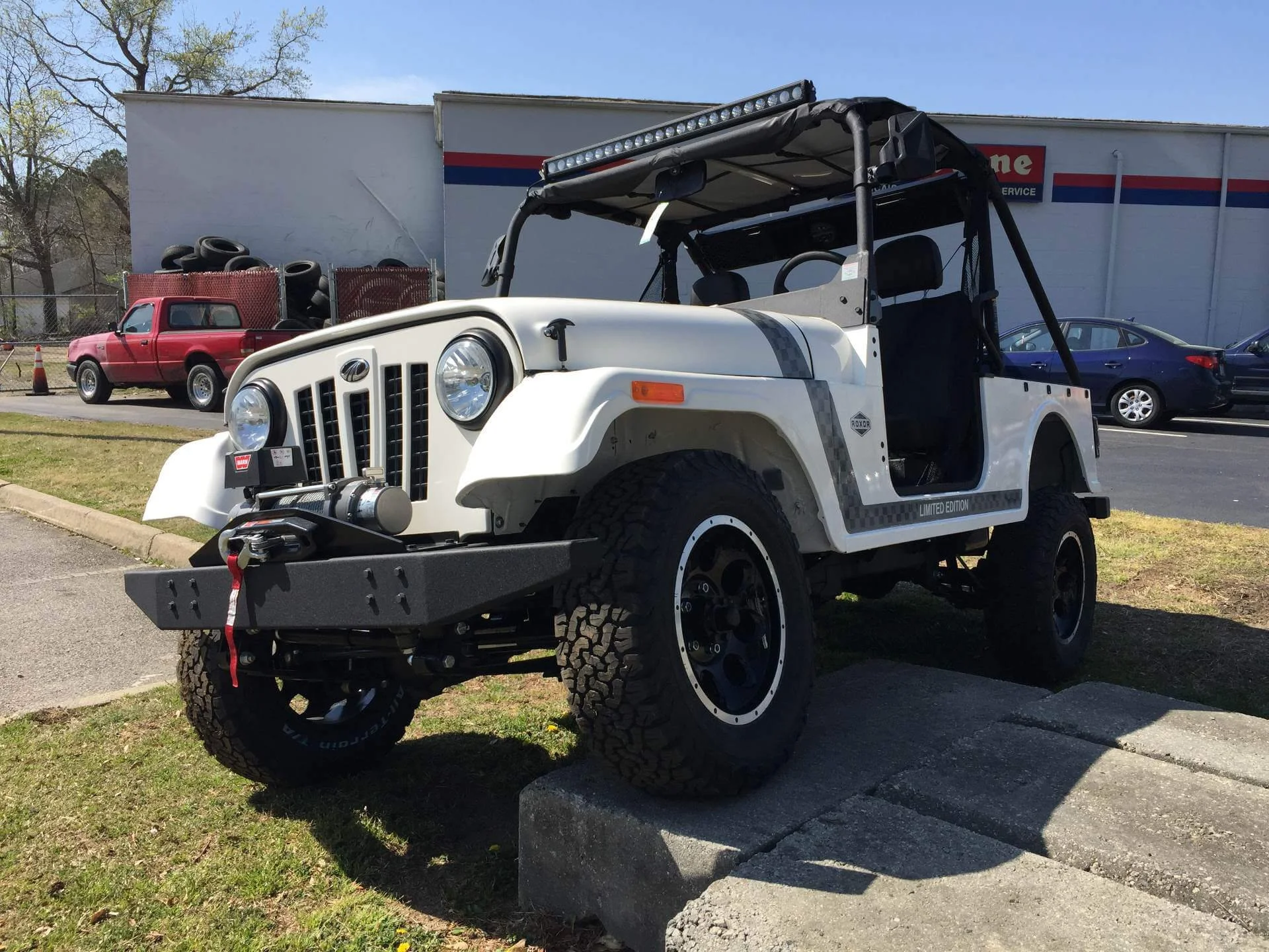 Mahindra roxor