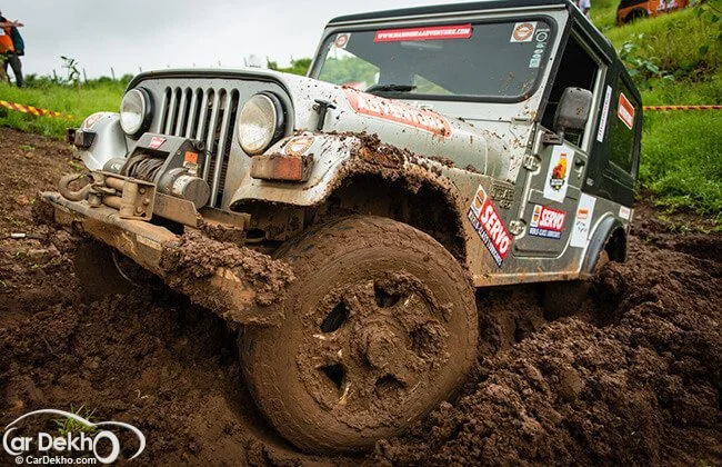 Mahindra Roxor on mud