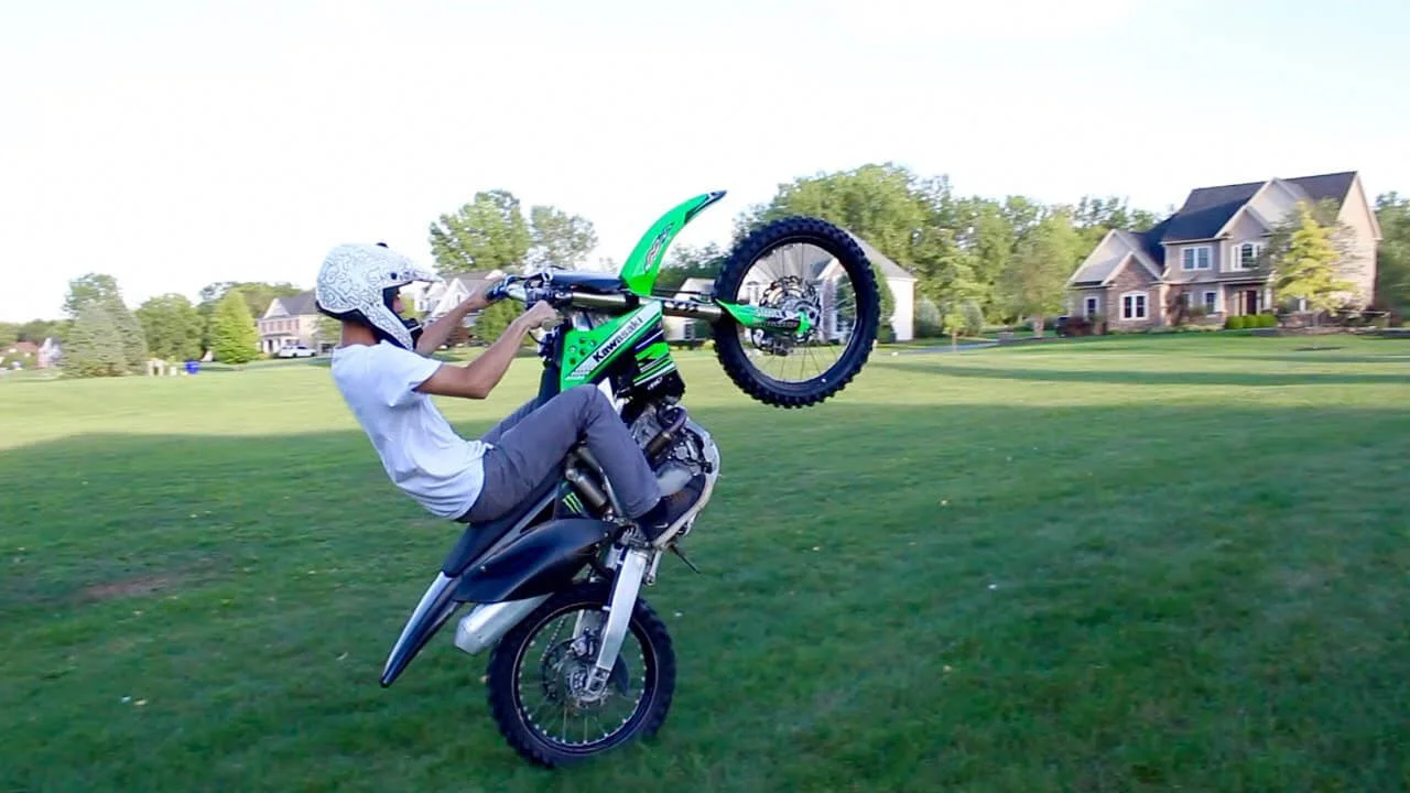 kid wheelie dirt bike